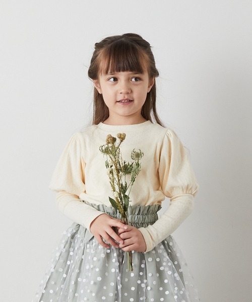 riziere(リジェール)の「透かし柄パフスリーブプルオーバー(Tシャツ/カットソー・キッズ・クリーム/ブルー系・120/110/100/90/150/140/130)」の2枚目の写真