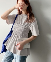 classicalelf（クラシカルエルフ）の「ふわっと広がるAラインで魅せる。シャーリングデザインTシャツ（半袖）（Tシャツ/カットソー）」