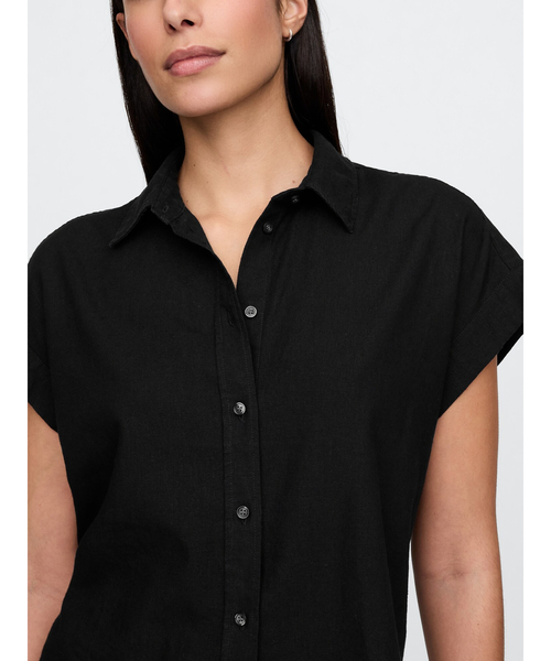 GAP(ギャップ)の「リネン混 クロップドシャツ(シャツ/ブラウス・レディース・レッド/ホワイト×ブルー/ブラック/オフホワイト・XS/S/M/L/XXS)」の7枚目の写真