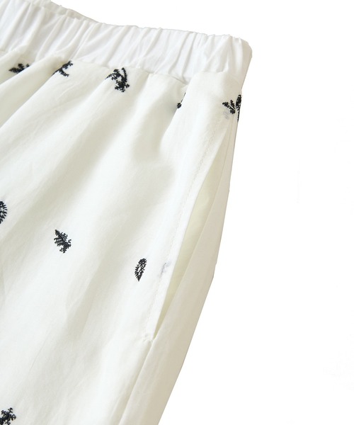 ESCAR（エスカー）の「■ESCAR バイカラー刺繍ワイドイージーパン（その他パンツ・レディース・オフホワイト/ブラック・FREE）」の9枚目の写真