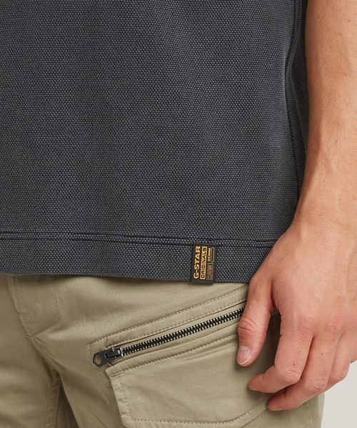 G-STAR(ジースター)の「ESSENTIAL POLO/ピケニットワンポイントポロシャツ(ポロシャツ・メンズ・ダークブラック・X-LARGE/SMALL/MEDIUM/LARGE/X-SMALL)」の6枚目の写真