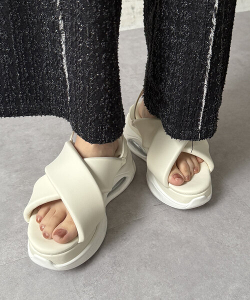 Thevon（ゼボン）の「厚底サンダル（サンダル・レディース・ブラック/アイボリー・M/L）」の2枚目の写真