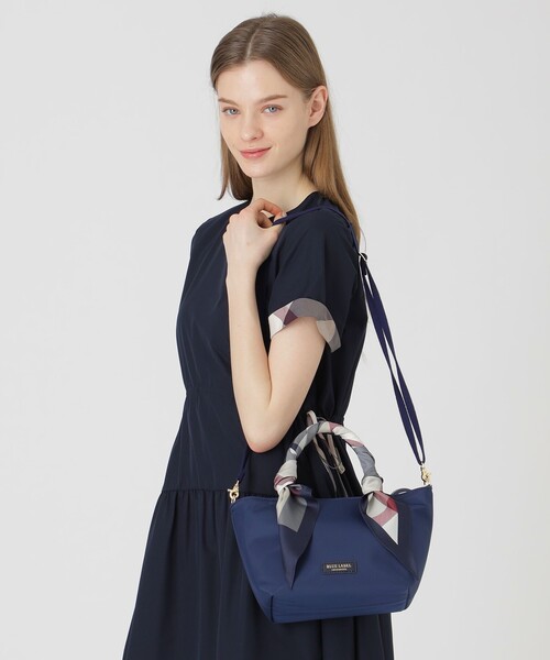 BLUE LABEL CRESTBRIDGE（ブルーレーベルクレストブリッジ）の「ナイロンスカーフミニトート（トートバッグ・レディース・ブラック/ピンク系その他3/ネイビー・FREE）」の10枚目の写真