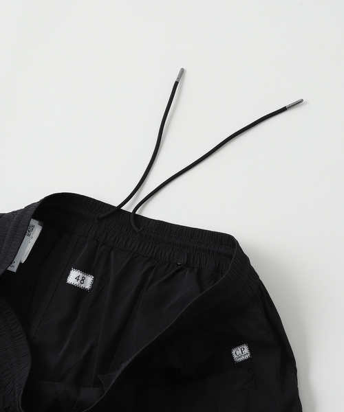 C.P. COMPANY(シーピーカンパニー)の「C.P. Company / シーピーカンパニー CHROME-R CARGO SHORTS 51223049(カーゴパンツ・メンズ・ブラック・46/48)」の7枚目の写真