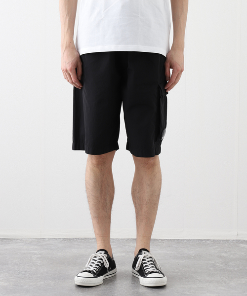 C.P. COMPANY(シーピーカンパニー)の「C.P. Company / シーピーカンパニー CHROME-R CARGO SHORTS 51223049(カーゴパンツ・メンズ・ブラック・46/48)」の4枚目の写真