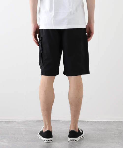 C.P. COMPANY(シーピーカンパニー)の「C.P. Company / シーピーカンパニー CHROME-R CARGO SHORTS 51223049(カーゴパンツ・メンズ・ブラック・46/48)」の2枚目の写真