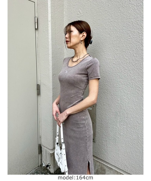 EGOIST（エゴイスト）の「加工タイトロングワンピース（ワンピース・レディース・ブラック/ブラウン・FREE）」の4枚目の写真