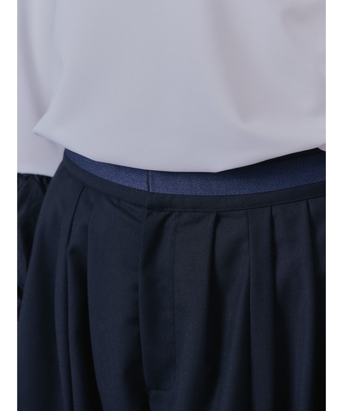 DOLLUPOOPS(ドールアップウップス)の「マーベストライクタックボリュームパンツ(スラックス・レディース・ブラック/ベージュ・38)」の15枚目の写真