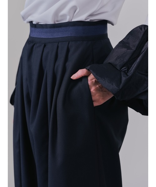 DOLLUPOOPS(ドールアップウップス)の「マーベストライクタックボリュームパンツ(スラックス・レディース・ブラック/ベージュ・38)」の19枚目の写真