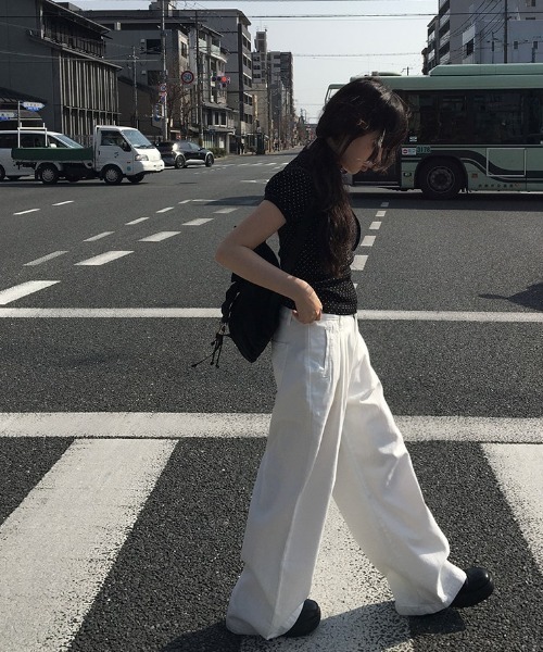 anyonemore（エニワンモア）の「スカーフストラップドットパフ半袖Tシャツ（Tシャツ/カットソー・レディース・ブラック・FREE）」の4枚目の写真