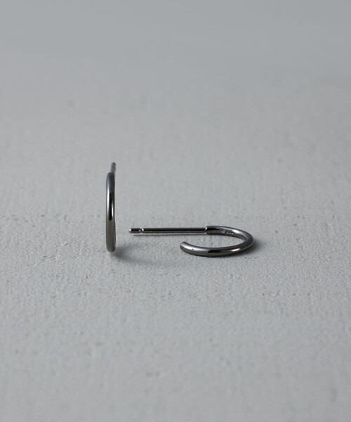 and cloud(アンドクラウド)の「Ink Skinny Pierce S(ピアス(両耳用)・レディース・シルバー/ブルー/ブラック・FREE)」の5枚目の写真