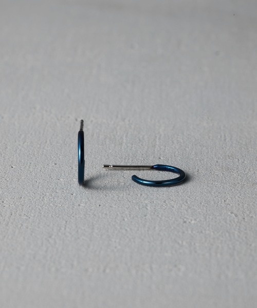 and cloud(アンドクラウド)の「Ink Skinny Pierce S(ピアス(両耳用)・レディース・シルバー/ブルー/ブラック・FREE)」の3枚目の写真