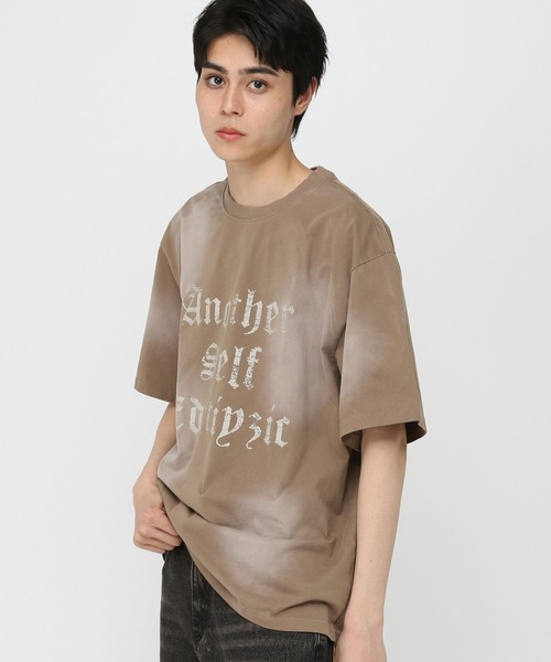 3.3 Field Trip （3.3フィールドトリップ）の「3.3 Field Trip／ゴシックロゴブラシT（Tシャツ/カットソー・メンズ・ホワイト/ブラック/ブラウン・MEDIUM/LARGE）」の17枚目の写真