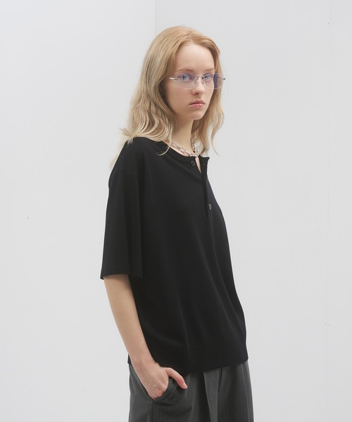 SELLE GLANT（セレグランテ）の「HENLEY NECK HIGH GAUGE SUMMER KNIT T/ヘンリーネックハイゲージサマーニットT（ニット/セーター・メンズ・ブラック/グレー/チャコールグレー・SMALL/MEDIUM/LARGE）」の5枚目の写真