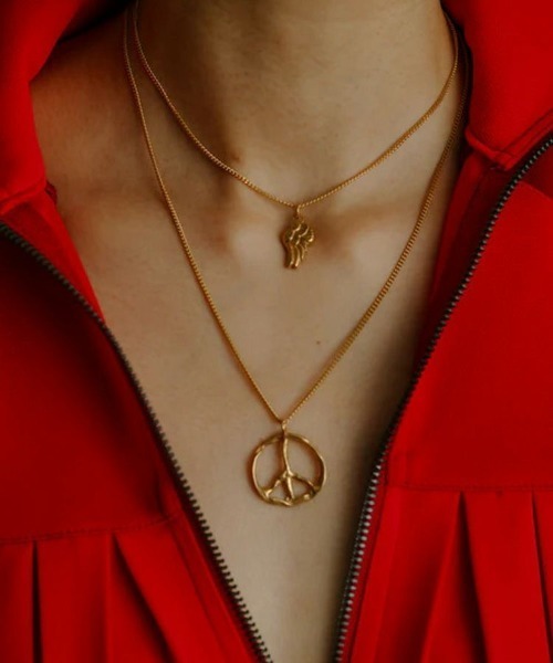 FACETASM（ファセッタズム）の「【FACETASM】FACETASM×Vibe Harslof PEACE NECKLACE / ゴールド [KR-AC-U09]（ネックレス・メンズ・ゴールド・ONESIZE）」の5枚目の写真