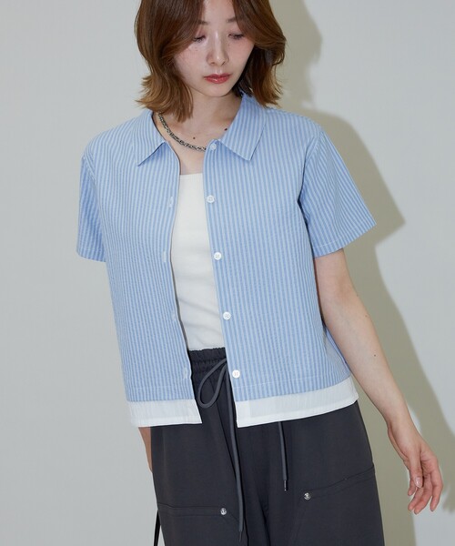 PUBLUX（パブリュクス）の「PUBLUX/パブリュクス レイヤード風 裾切り替え クロップド デザインシャツ（シャツ/ブラウス・レディース・サックスブルー/オフホワイト・ﾌﾘ-）」の5枚目の写真