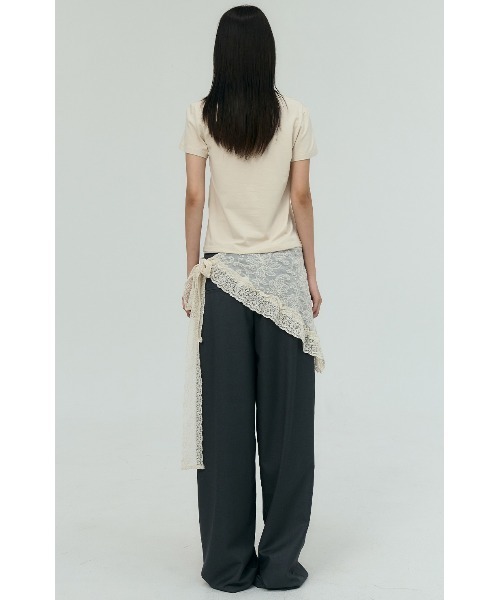 PLACE STUDIO(プレイススタジオ)の「A'GEM/9 × .kom 『PLACE STUDIO/プレイススタジオ』 Place lettering logo muffler set cropped short-sleeved T-shirt/ストール付き クロップ半袖Tシャツ(Tシャツ/カットソー・レディース・チャコールグレー/アイボリー/ブラック・FREE)」の9枚目の写真