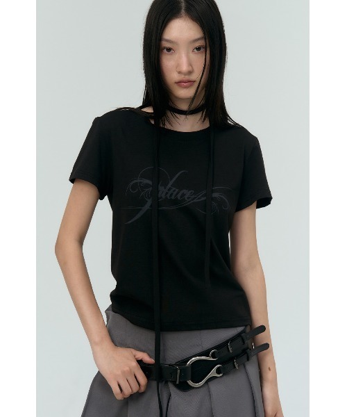 PLACE STUDIO(プレイススタジオ)の「A'GEM/9 × .kom 『PLACE STUDIO/プレイススタジオ』 Place lettering logo muffler set cropped short-sleeved T-shirt/ストール付き クロップ半袖Tシャツ(Tシャツ/カットソー・レディース・チャコールグレー/アイボリー/ブラック・FREE)」の10枚目の写真