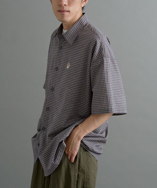 CRAFT STANDARD BOUTIQUE（クラフトスタンダードブティック）の「クラブチェック刺繍入り半袖シャツ（シャツ/ブラウス・メンズ・チャコールグレー/ブラウン・M/L/XL）」の5枚目の写真