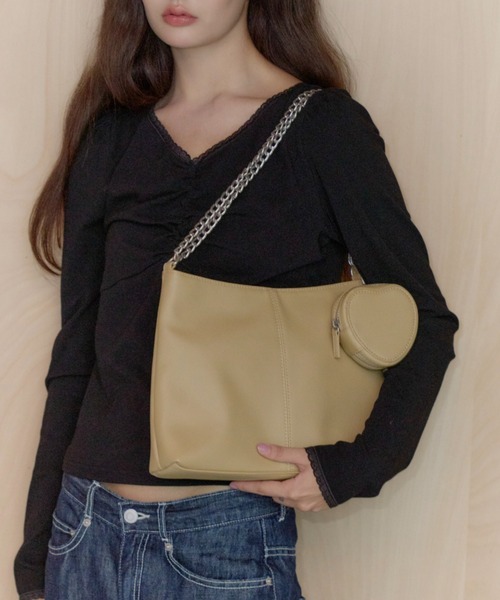 GIUNON(ジウノン)の「2way heart chain bag / 2wayハートチェーンバッグ(ショルダーバッグ・レディース・ブラック/クリーム/ブルー/ブラウン/ミント/ベージュ/ホワイト・FREE)」の4枚目の写真