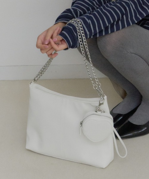 GIUNON(ジウノン)の「2way heart chain bag / 2wayハートチェーンバッグ(ショルダーバッグ・レディース・ブラック/クリーム/ブルー/ブラウン/ミント/ベージュ/ホワイト・FREE)」の2枚目の写真