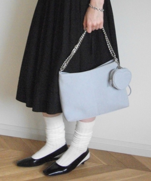 GIUNON（ジウノン）の「2way heart chain bag / 2wayハートチェーンバッグ（ショルダーバッグ・レディース・ブラック/クリーム/ブルー/ブラウン・FREE）」の4枚目の写真