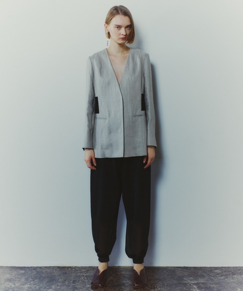 ADORE(アドーア)の「ドライタッチシアーニットパンツ(その他パンツ・レディース・ブラック/グレー・38)」の1枚目の写真