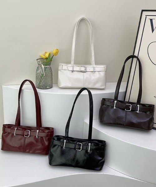 Silly(シリー)の「レザー風ベルトバッグ(ハンドバッグ・レディース・ブラック/ホワイト/ブラウン/レッド・FREE)」の10枚目の写真