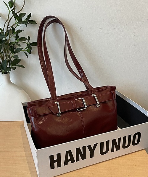 Silly(シリー)の「レザー風ベルトバッグ(ハンドバッグ・レディース・ブラック/ホワイト/ブラウン/レッド・FREE)」の12枚目の写真