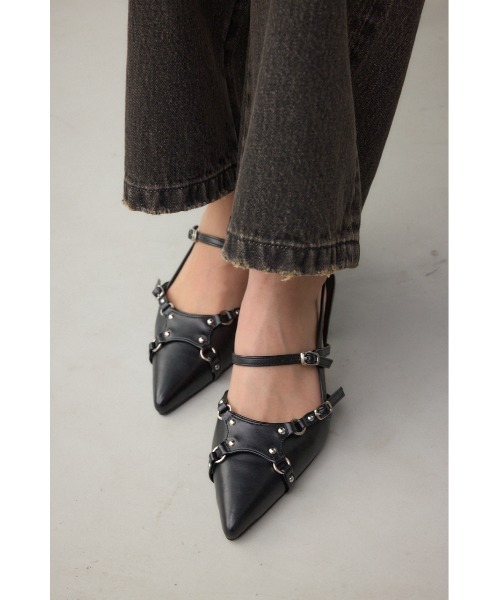 AZUL by moussy（アズールバイマウジー）の「ポインテッドベルトデザインパンプス（パンプス・レディース・ブラウン/ブラック・SMALL/MEDIUM/LARGE）」の3枚目の写真