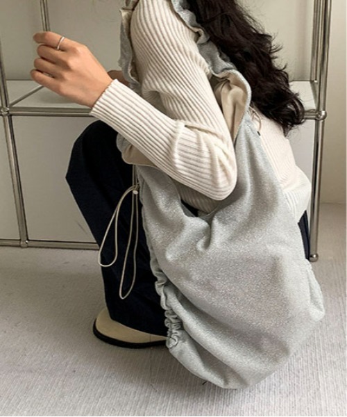 SHEPP(シープ)の「A4サイズ対応/ グリッターギャザーショルダートートバッグ(ショルダーバッグ・レディース・グレー/シルバー/ブラック・F)」の20枚目の写真