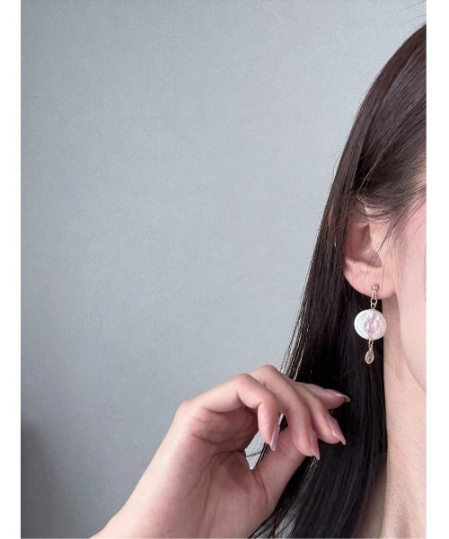 tone(トーン)の「【SOARM】上品な15mm淡水パールとしずくのジルコニアピアス(MA)(ピアス(両耳用)・レディース・ゴールド・FREE)」の5枚目の写真