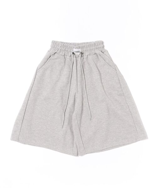 Uenui（ウニュイ）の「pleated sweat bermuda shorts（その他パンツ・レディース・グレー/ブラック・FREE）」の5枚目の写真