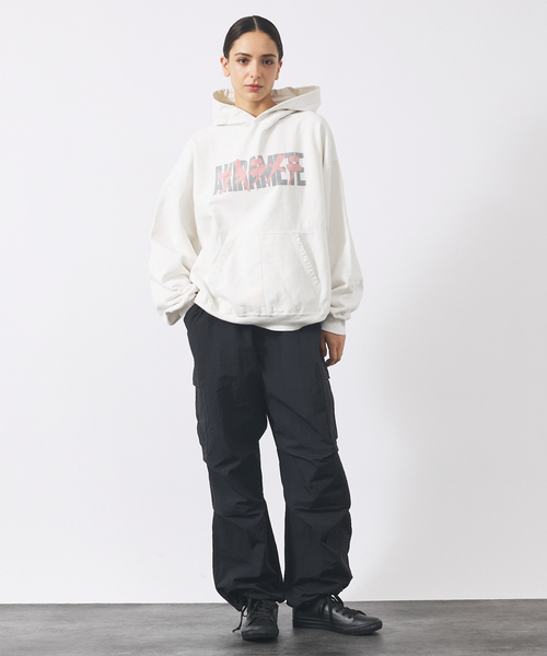 REMI RELIEF（レミレリーフ）の「【REMI RELIEF / レミ レリーフ】ダブルSP加工裏毛パーカー(AKIRAMETE)/ユニセックス（パーカー・メンズ・ブラック/オフホワイト・M/L）」の3枚目の写真