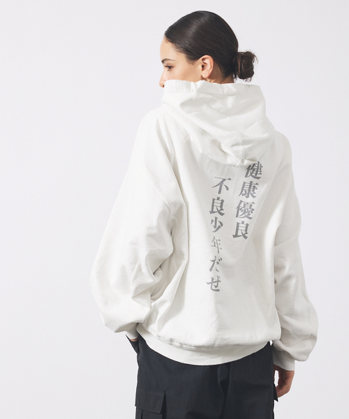 REMI RELIEF（レミレリーフ）の「【REMI RELIEF / レミ レリーフ】ダブルSP加工裏毛パーカー(AKIRAMETE)/ユニセックス（パーカー・メンズ・ブラック/オフホワイト・M/L）」の5枚目の写真
