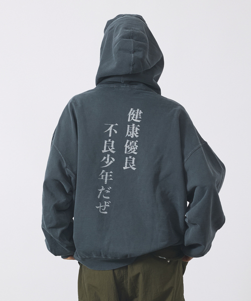 REMI RELIEF（レミレリーフ）の「【REMI RELIEF / レミ レリーフ】ダブルSP加工裏毛パーカー(AKIRAMETE)/ユニセックス（パーカー・メンズ・ブラック/オフホワイト・M/L）」の10枚目の写真