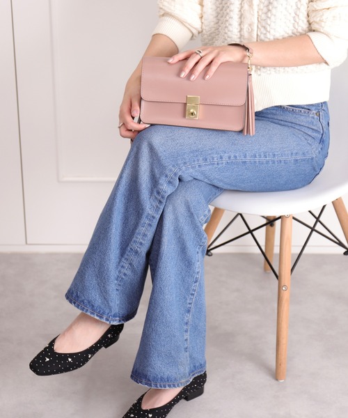 artemis by DIANA(アルテミスバイダイアナ)の「タッセルチャーム 2WAYショルダーバッグ(ハンドバッグ・レディース・ブラック/アイボリー/ピンク・FREE)」の8枚目の写真