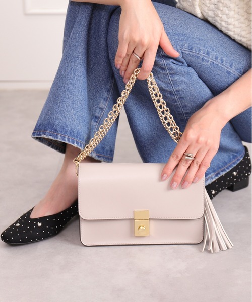 artemis by DIANA(アルテミスバイダイアナ)の「タッセルチャーム 2WAYショルダーバッグ(ハンドバッグ・レディース・ブラック/アイボリー/ピンク・FREE)」の6枚目の写真