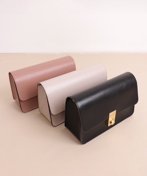 artemis by DIANA(アルテミスバイダイアナ)の「タッセルチャーム 2WAYショルダーバッグ(ハンドバッグ・レディース・ブラック/アイボリー/ピンク・FREE)」の4枚目の写真