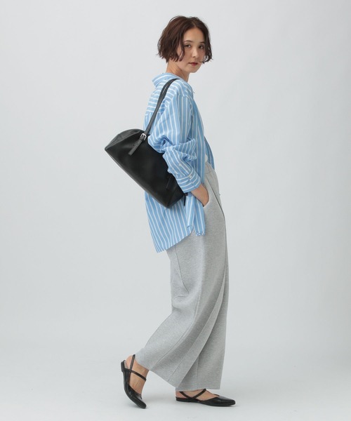 LEPSIM（レプシィム）の「ロングハンドルボストン　579910（ボストンバッグ・レディース・ブラック/グレイッシュベージュ/ブラウン/キャメル/グレー系その他・ONE SIZE）」の13枚目の写真