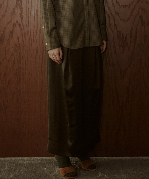 LE CIEL BLEU(ルシェルブルー)の「タックサテンマキシスカート / Tucked Satin Maxi Skirt(スカート・レディース・ブラウン/ピンク・36/34/38)」の15枚目の写真