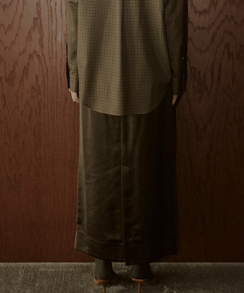 LE CIEL BLEU(ルシェルブルー)の「タックサテンマキシスカート / Tucked Satin Maxi Skirt(スカート・レディース・ブラウン/ピンク・36/34/38)」の17枚目の写真