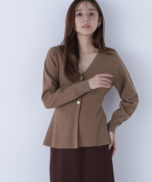 NATURAL BEAUTY BASIC(ナチュラルビューティーベーシック)の「◇ウエストシェイプスリットカーディガン(カーディガン/ボレロ・レディース・チャコールグレー/ベージュ/ダークブルー・FREE)」の3枚目の写真