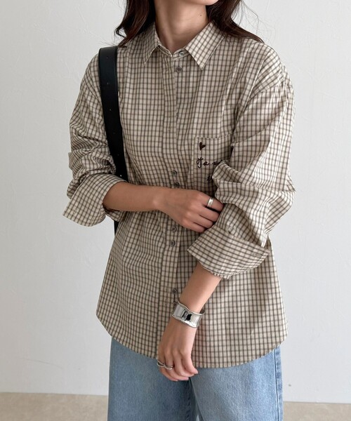 fredy emue（フレディエミュ）の「チェック刺繍シャツ（シャツ/ブラウス・レディース・ブラック系その他/ベージュ系その他・38）」の3枚目の写真