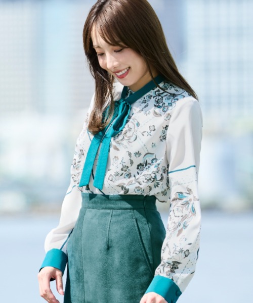 PINKY&DIANNE（ピンキーアンドダイアン）の「◆フローラルスカーフプリントブラウス（シャツ/ブラウス・レディース・ベージュ系その他4/ホワイト系その他2・38/36）」の2枚目の写真