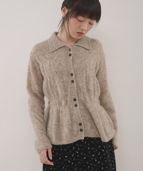 MUHET（ミュエータ）の「shirring knit shirt cardigan / シャーリングニットシャツカーディガン（カーディガン/ボレロ・レディース・ブラック/ベージュ/ブラウン・FREE）」の3枚目の写真