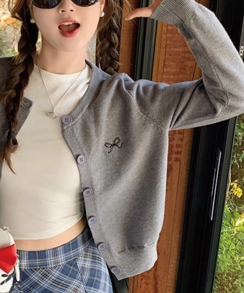 ADDITION STORE(アディションストア)の「\柔らか肌触り♪/リボン刺繍 ショート丈 カーデ/ニットカーデ(カーディガン/ボレロ・レディース・レッド/パープル/ブラック/サックスブルー/グレー/ライトイエロー・FREE)」の2枚目の写真