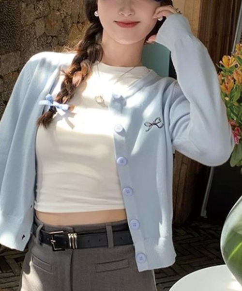 ADDITION STORE(アディションストア)の「\柔らか肌触り♪/リボン刺繍 ショート丈 カーデ/ニットカーデ(カーディガン/ボレロ・レディース・レッド/パープル/ブラック/サックスブルー/グレー/ライトイエロー・FREE)」の3枚目の写真