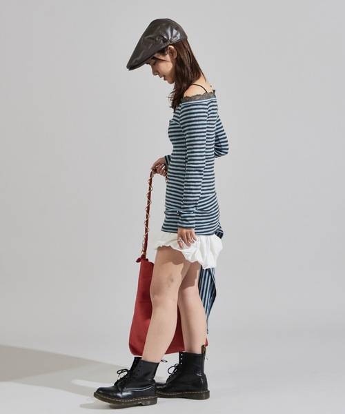 Chick(チック)の「Rib-Knit Border Design Waist-Tied Style Off-Shoulder Dress / リブ編み ボーダーデザイン 腰巻き風 オフショルワンピース(ワンピース・レディース・ブルー・FREE)」の4枚目の写真