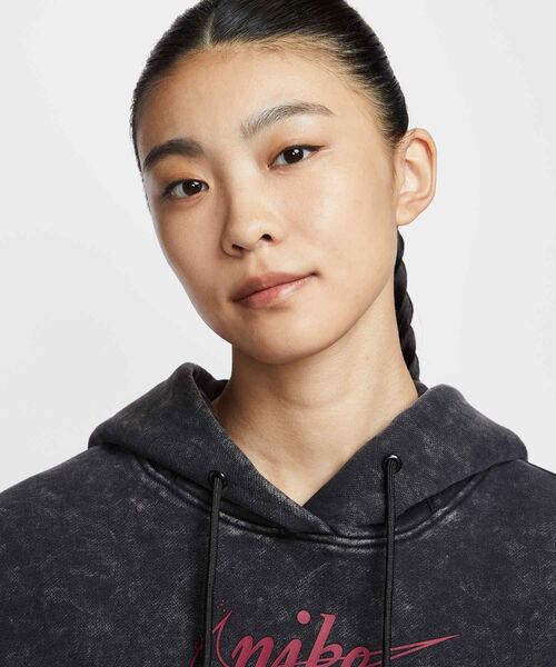 NIKE（ナイキ）の「ナイキ スポーツウェア ウィメンズ オーバーサイズ プルオーバー フリース フーディ / Nike Sportswear Women's Oversized Pullover Fleece Hoodie IO0489-010 Black（パーカー・レディース・ブラック・XS/XL/L/M/S）」の11枚目の写真